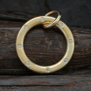 CIRCLE OF LIFE Gold Pendant with Diamonds