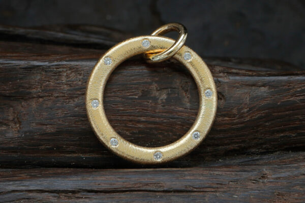 CIRCLE OF LIFE Gold Pendant with Diamonds