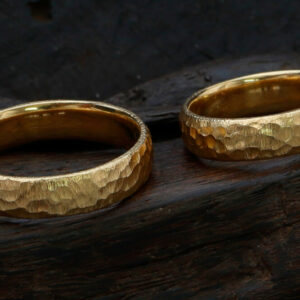 CLASSIC ROUGH Rings