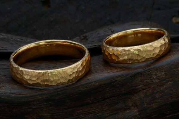 CLASSIC ROUGH Rings