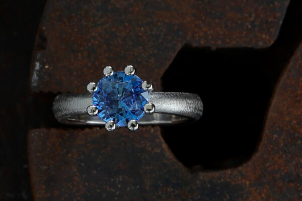 LOTUS FLOWER SOLO Ring White Gold with Blue Sapphire
