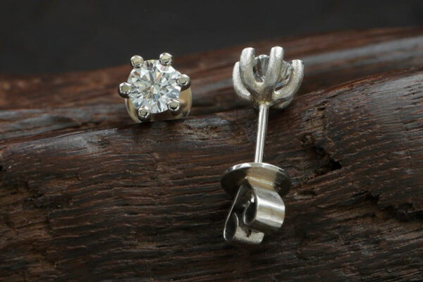 LOTUS FLOWER Studs White Gold with Diamonds