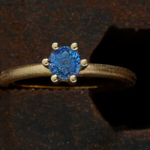 LOTUS FLOWER Ring Yellow Gold with Blue Sapphire