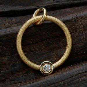 LOTUS POD Pendant Yellow Gold with Diamond