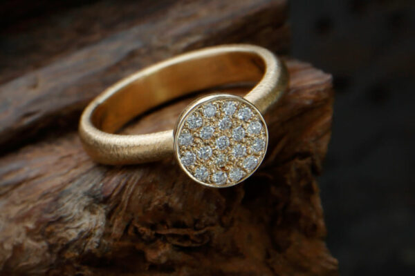 LOTUS POD SOLO PAVE Ring Yellow Gold with Diamonds