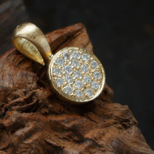 LOTUS POD SOLO PAVE Pendant Yellow Gold with Diamonds