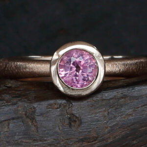LOTUS POD SOLO Ring Pink Gold with Pink Sapphire
