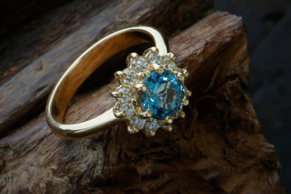 ROSETTE Ring Yellow Gold with Aquamarine and Diamonds
