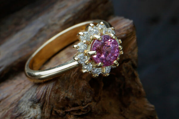 ROSETTE Ring Yellow Gold with Pink Sapphire and Diamonds