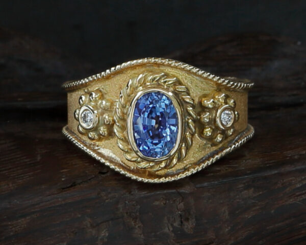 TIBET WOMAN Ring Yellow Gold with Blue Sapphire and Diamonds